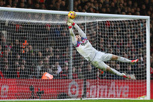 记者：马竞5500万+1000万欧报价罗梅罗，与热刺估价差距不大.